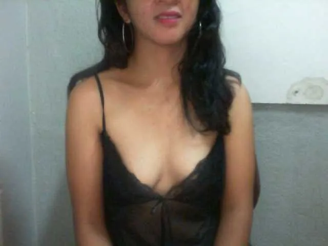 Live sex webcam photo for Cyah2 #290560727