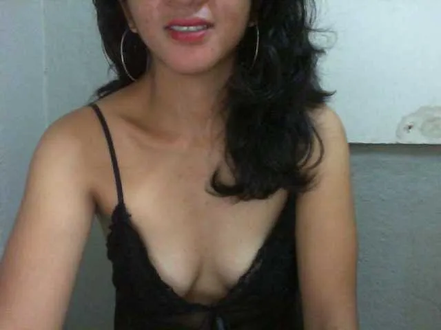 Live sex webcam photo for Cyah2 #290587511