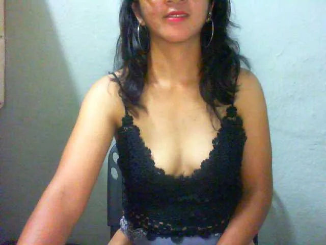 Live sex webcam photo for Cyah2 #290608767