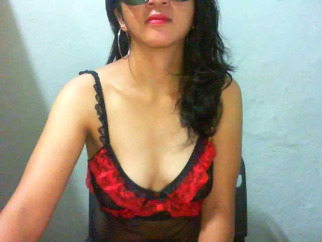 Live sex webcam photo for Cyah2 #290648939
