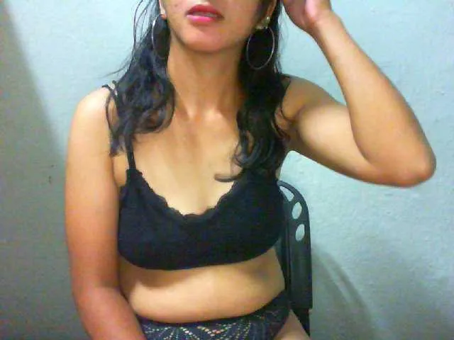 Live sex webcam photo for Cyah2 #290656206