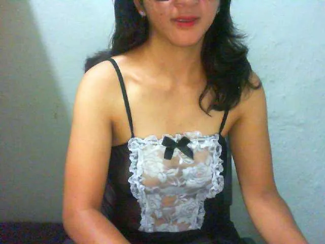 Live sex webcam photo for Cyah2 #290685470
