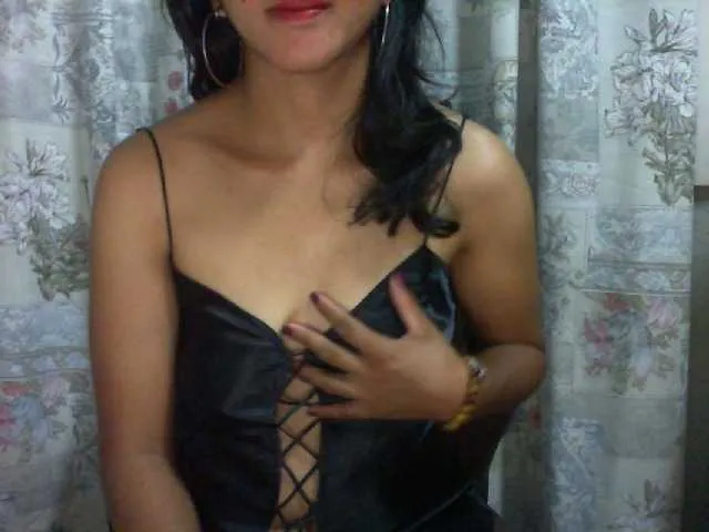 Live sex webcam photo for Cyah2 #290697087