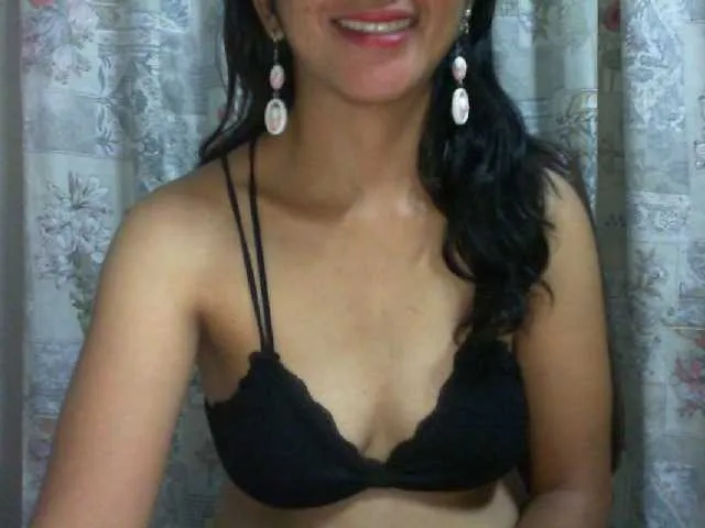 Live sex webcam photo for Cyah2 #290718770