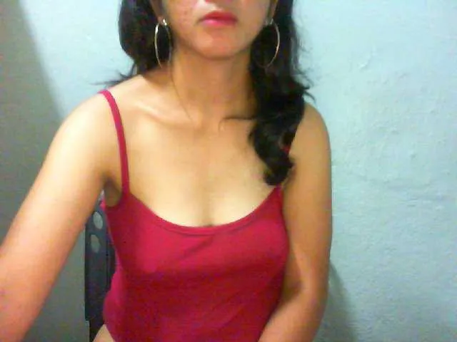 Live sex webcam photo for Cyah2 #290752116