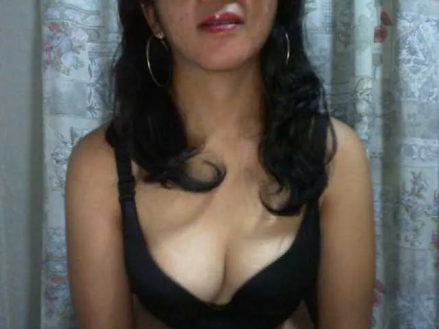 Live sex webcam photo for Cyah2 #290800918