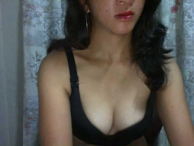 Live sex webcam photo for Cyah2 #290803007