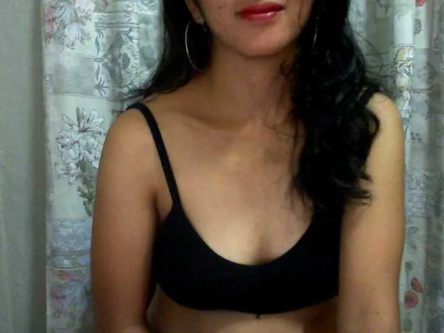 Live sex webcam photo for Cyah2 #290834306