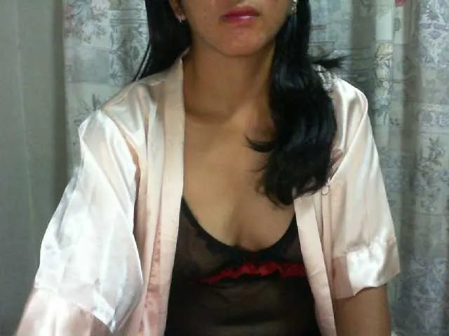 Live sex webcam photo for Cyah2 #290869978