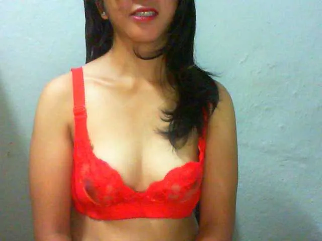 Live sex webcam photo for Cyah2 #290910338