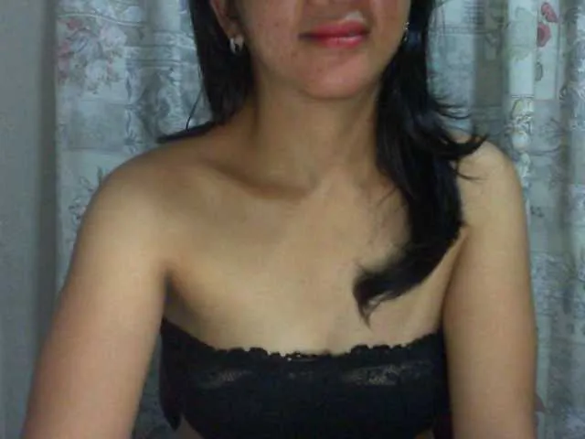Live sex webcam photo for Cyah2 #290938332