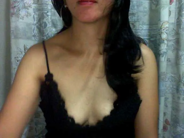 Live sex webcam photo for Cyah2 #290945224
