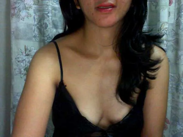 Live sex webcam photo for Cyah2 #290952662