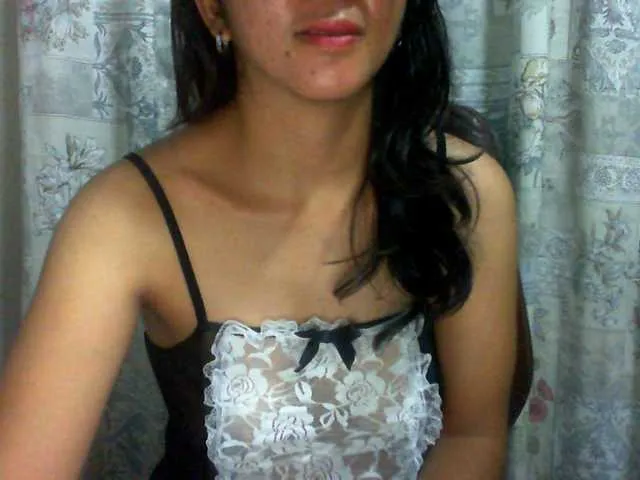Live sex webcam photo for Cyah2 #290972456