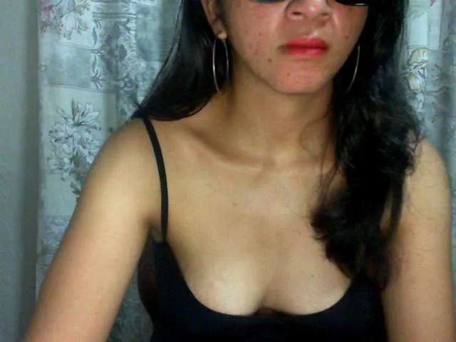 Live sex webcam photo for Cyah2 #291004494
