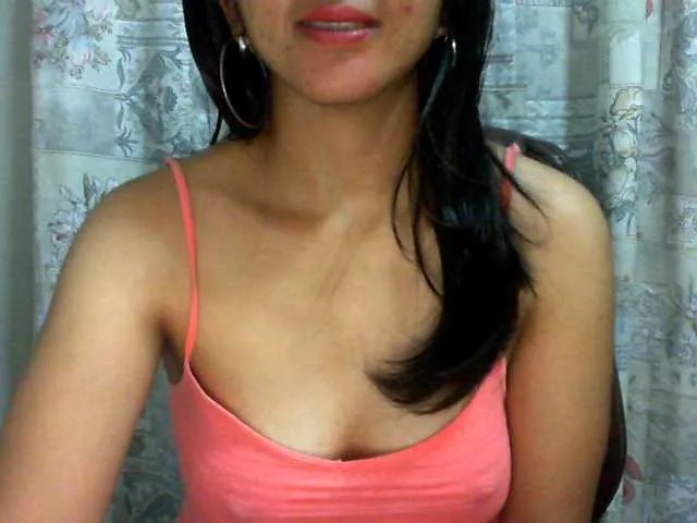 Live sex webcam photo for Cyah2 #291159734