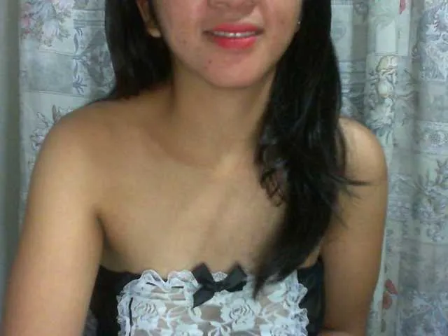 Live sex webcam photo for Cyah2 #291359391