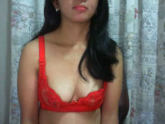 Live sex webcam photo for Cyah2 #291370762