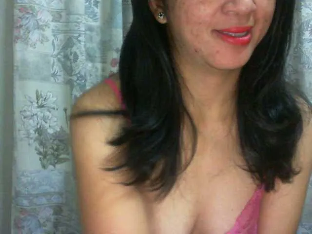 Live sex webcam photo for Cyah2 #291430106