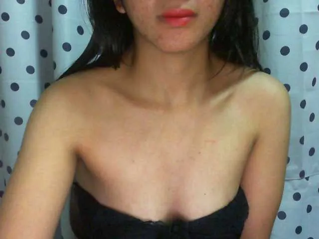 Live sex webcam photo for Cyah2 #291561740