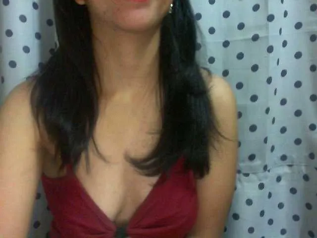Live sex webcam photo for Cyah2 #291575954
