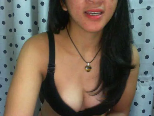 Live sex webcam photo for Cyah2 #291653374