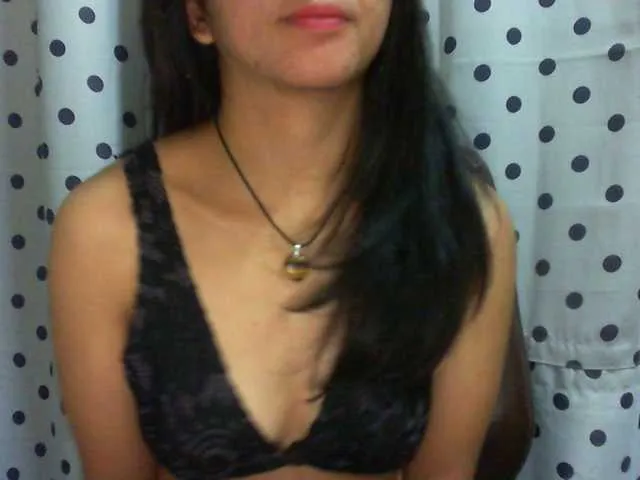 Live sex webcam photo for Cyah2 #291691640