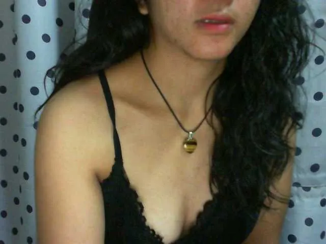Live sex webcam photo for Cyah2 #291720350