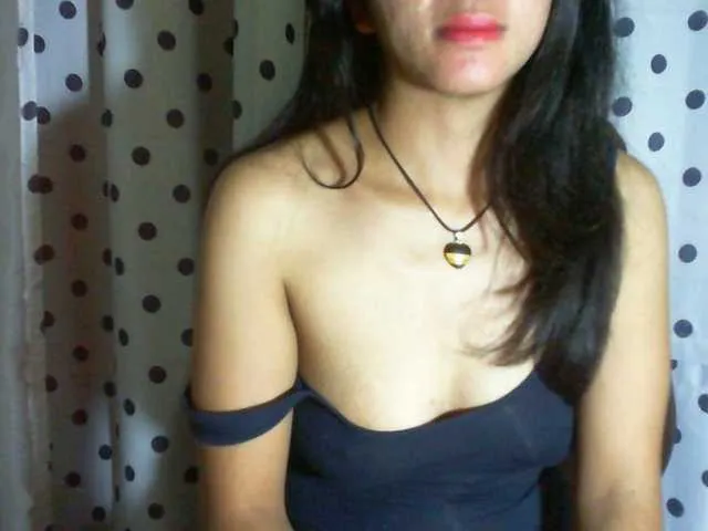 Live sex webcam photo for Cyah2 #291878650