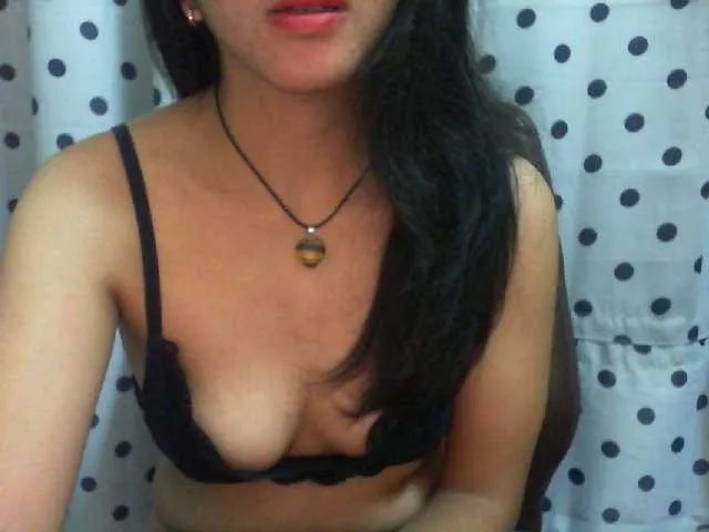 Live sex webcam photo for Cyah2 #291905693