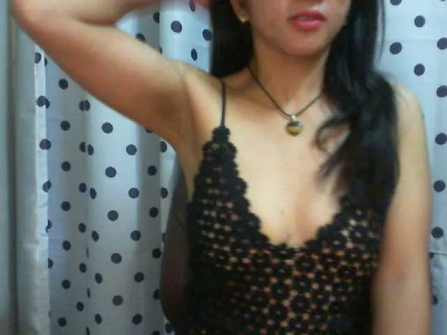 Live sex webcam photo for Cyah2 #291985166