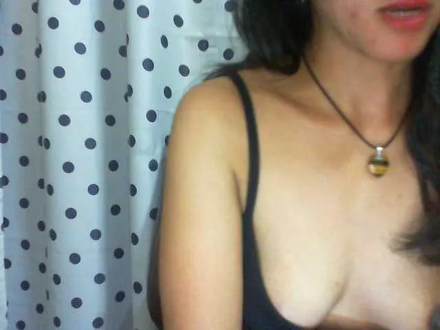 Live sex webcam photo for Cyah2 #291999459