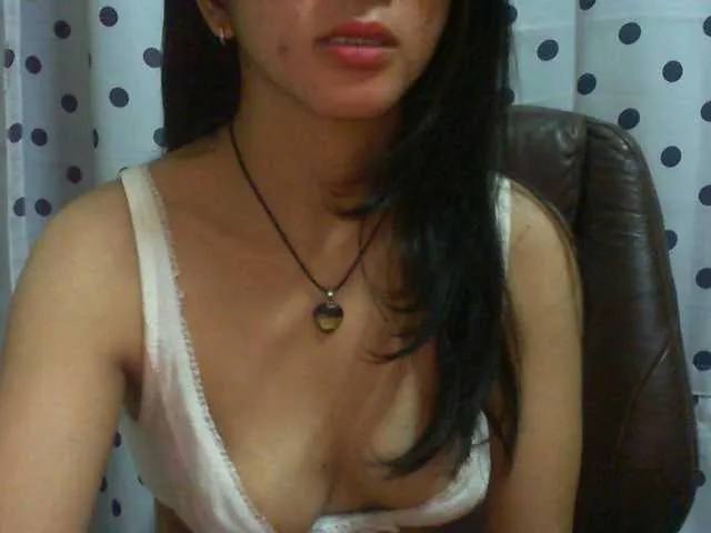 Live sex webcam photo for Cyah2 #292095104