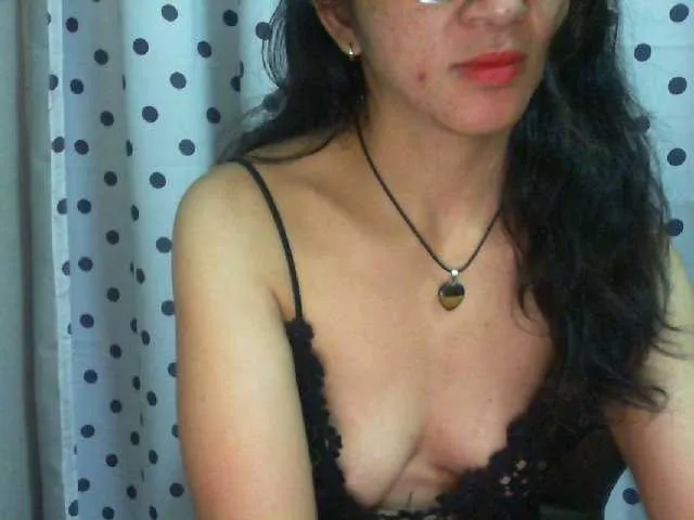 Live sex webcam photo for Cyah2 #292119547