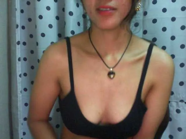 Live sex webcam photo for Cyah2 #292142445