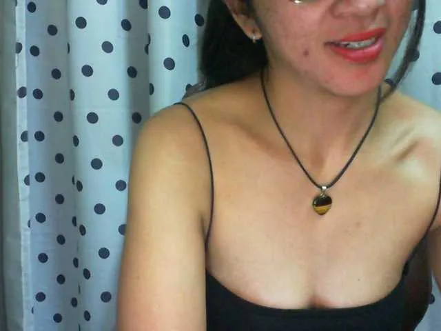 Live sex webcam photo for Cyah2 #292153581