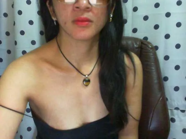 Live sex webcam photo for Cyah2 #292199309