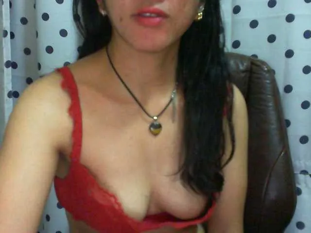 Live sex webcam photo for Cyah2 #292266618