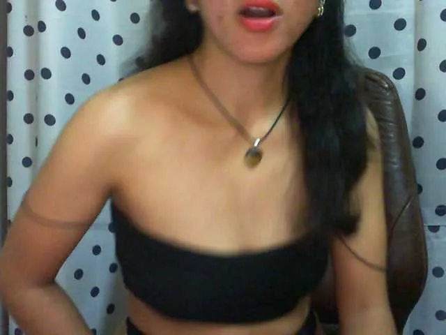 Live sex webcam photo for Cyah2 #292293480