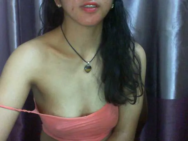Live sex webcam photo for Cyah2 #292326741