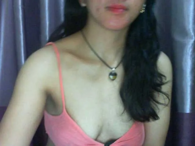 Live sex webcam photo for Cyah2 #292328351