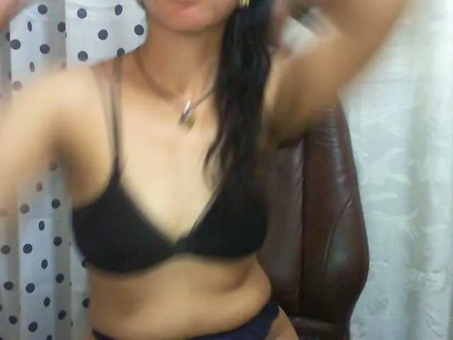 Live sex webcam photo for Cyah2 #292339237