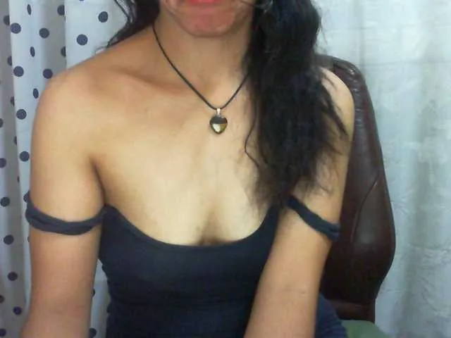 Live sex webcam photo for Cyah2 #292345831