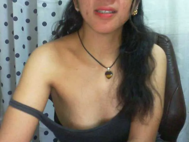 Live sex webcam photo for Cyah2 #292352682