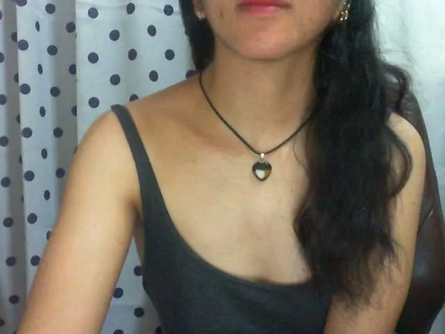 Live sex webcam photo for Cyah2 #292354166