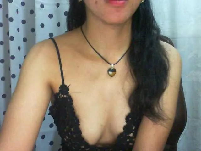 Live sex webcam photo for Cyah2 #292359631