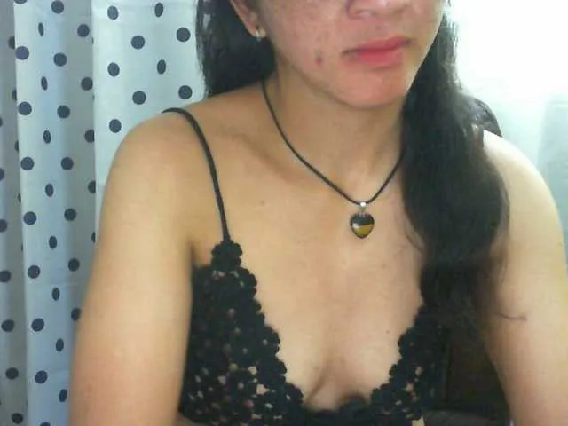 Live sex webcam photo for Cyah2 #292361151