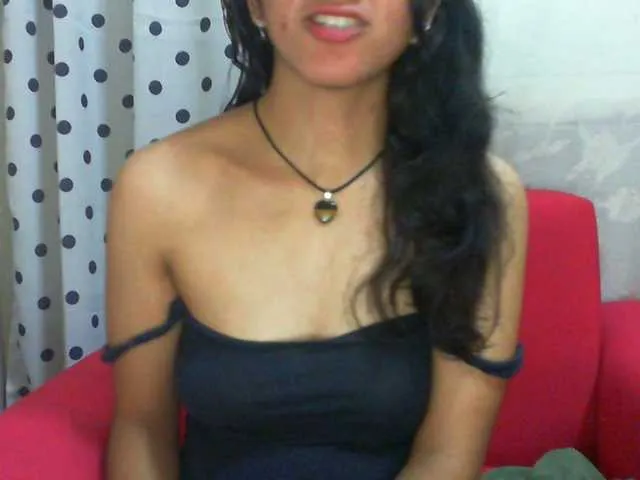 Live sex webcam photo for Cyah2 #292375753