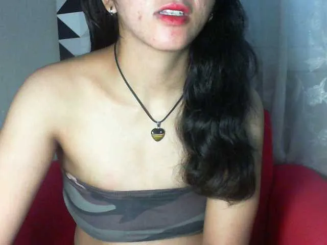 Live sex webcam photo for Cyah2 #292466887