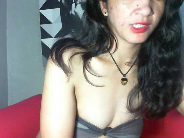 Live sex webcam photo for Cyah2 #292468452
